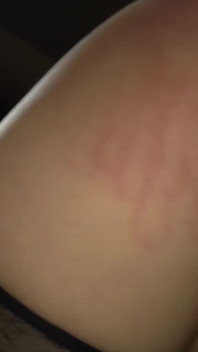 Trojka párty s německou děvkou s malými měkkými kozami zrzka dostane její kundičku penetrovanou obrovskými ptáky