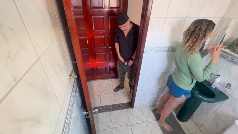 Victor SweetCoupleStories: Tření o jeho nevlastní sestru v koupelně