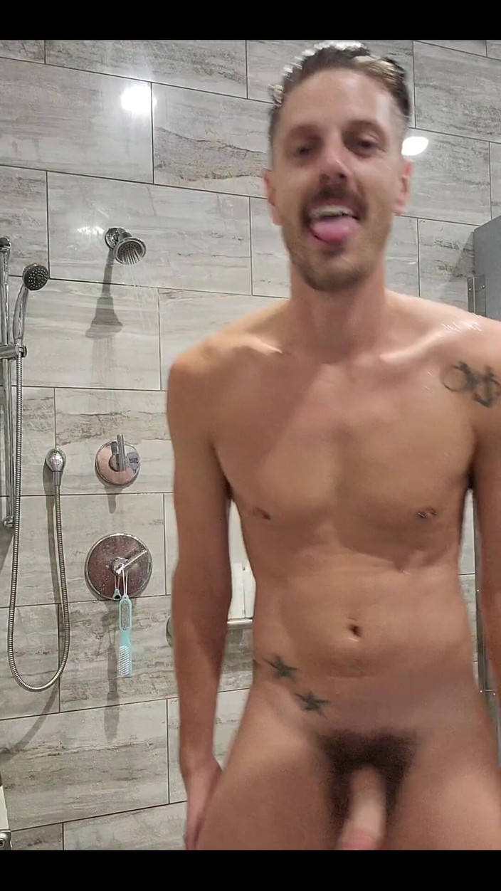 KingB8er: Super fodendo tesão na academia e precisava liberar uma carga...