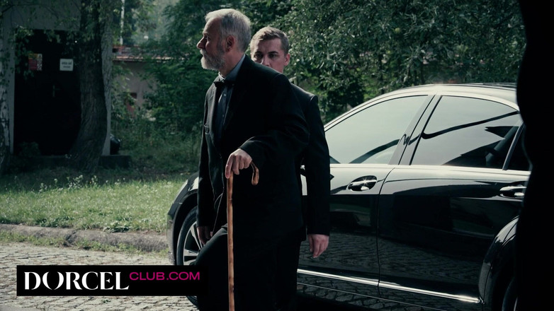 Dorcel Club: Alexis Crystal по приказу пожилого мужчины