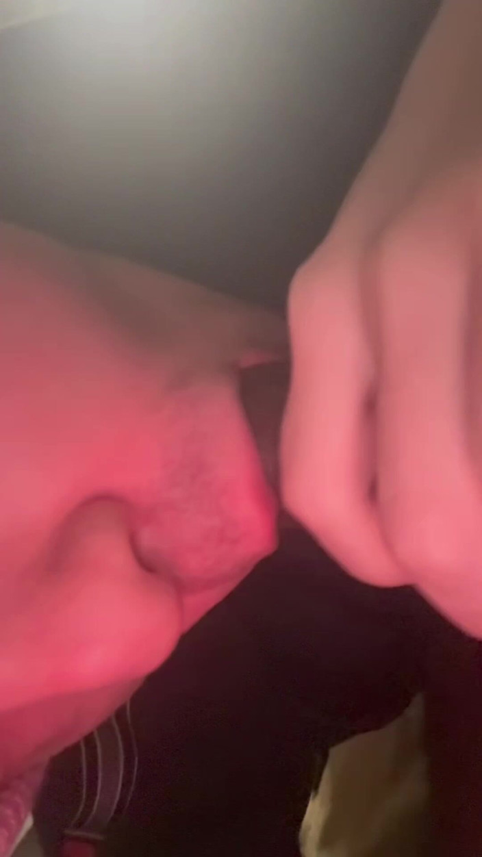 Nofaceguy09: Šukám mého nevlastního bratra a jsem přítelkyně