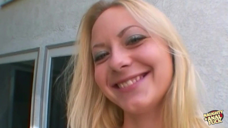 Naughty anal fuck: Девушка Вегаса Amber получает рот полный спермы после траха ее киски