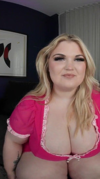 Blush Erotika VR: Callie Mack- šaty k zapůsobit - 2D konvertováno
