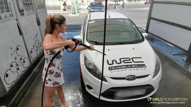 Mugur's World: Gina Gerson, fille mince, se fait baiser après un lavage...