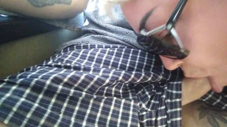 Zona901: jerking off a cock and sucking on the bus part 2