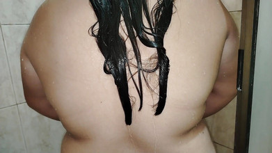 Stepmom_with_big_tits: Ibu tiri yang bertetek besar dirakam mandi - sebenar