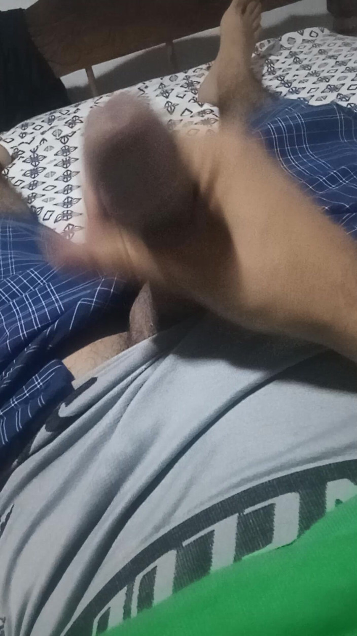 Cute boy jerks off: Homem mentiroso se masturba enquanto sua madrasta está brincando na...