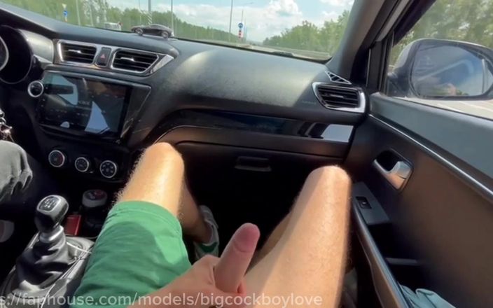 AlexGay: Я дрочу таксисту в машине прямо на шоссе, прохожие шпионили за мной, а я полила сперму на сиденье