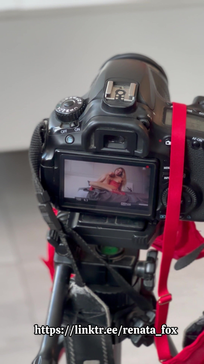 Renata Fox: Di belakang pentas daripada penggambaran foto besar. Anda boleh mengintip...