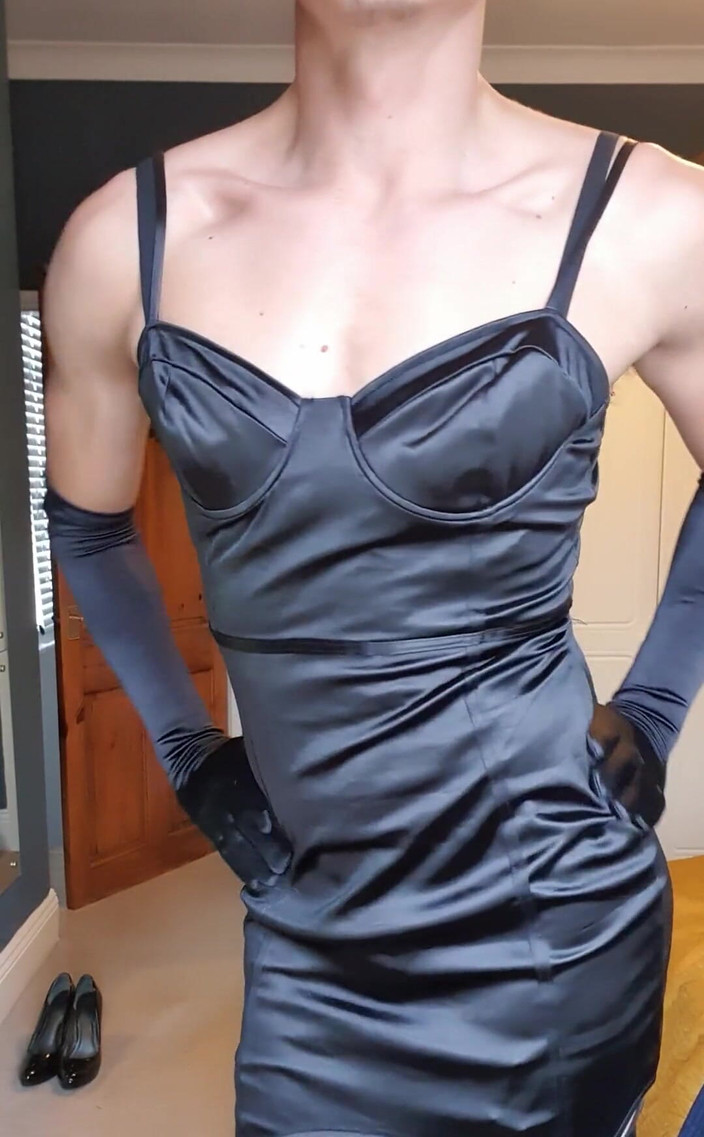 JessicaXD: 沉迷于我的缎面恋物癖，我有你在边缘吗？️