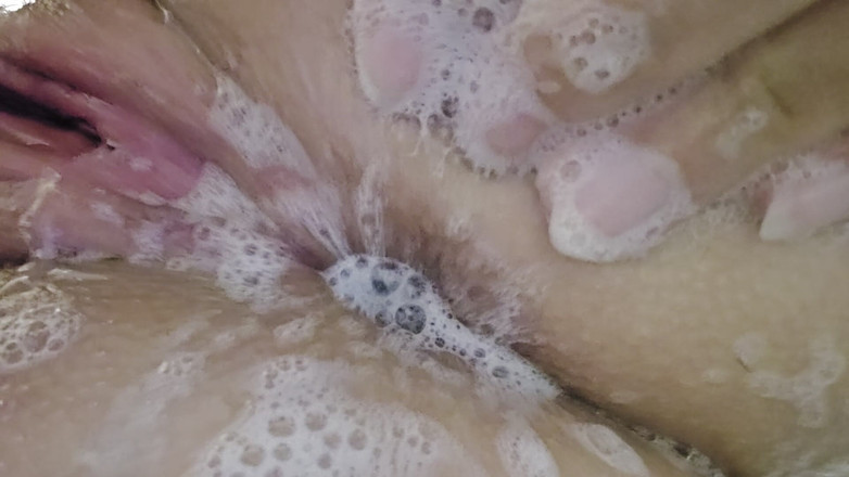 Ana Liz: Mi Riempio Le Mutandine Nel Culo...