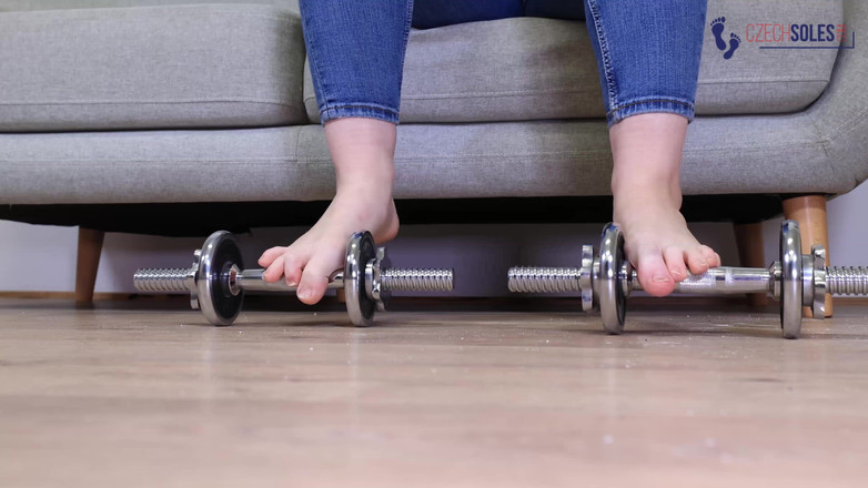 Czech Soles - foot fetish content: I grandi piedi puzzolenti, puzzolenti e sudati di ginger