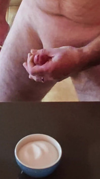 Cicci77 dopo aver raccolto più di 100 grammi di sperma di Pedro, prepara il lotto 01/25 per un nuovo fan del suo