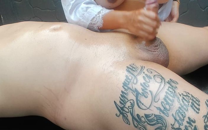 SENSESEX: Велика мачуха любить масаж на відкритому повітрі