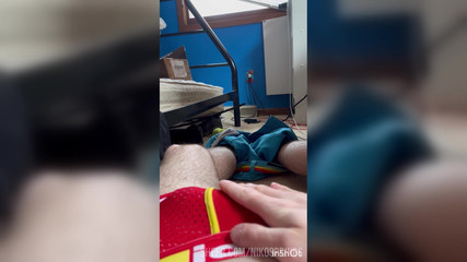 Niko Springs: Comiendo mi semen caliente