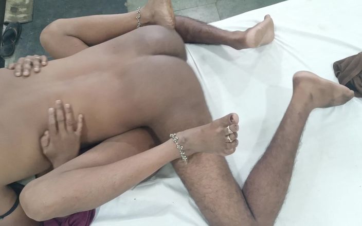 Desi Indian studio: Pooja Bhabhi Pizdă netăiată Desi Chudai Spermă în gură futut video...