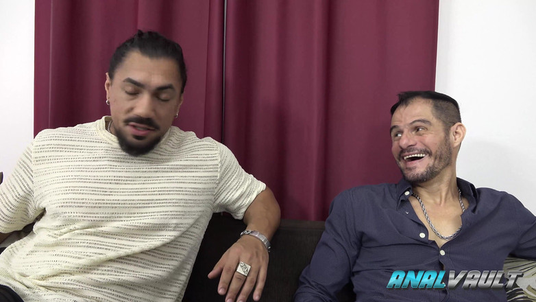 Anal Vault: Bunda da esposa fodida por marido e amigo