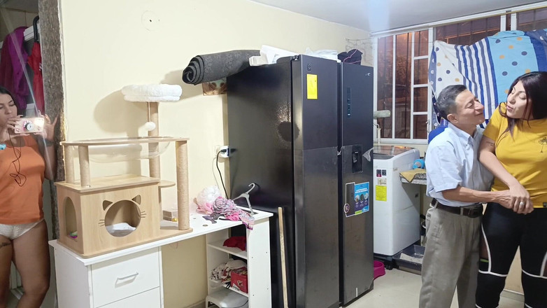 Lady: Novoroční trojka - Starý muž šuká své dvě prsaté, vnadné nevlastní y