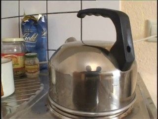Crispy Teens: hot larki ko apne larke ke saath chudaee karna pasand...