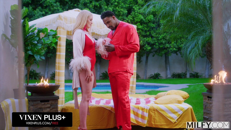 Milfy: MILF blonde milf yang lapar kote hitam besar Charlie mengongkek...