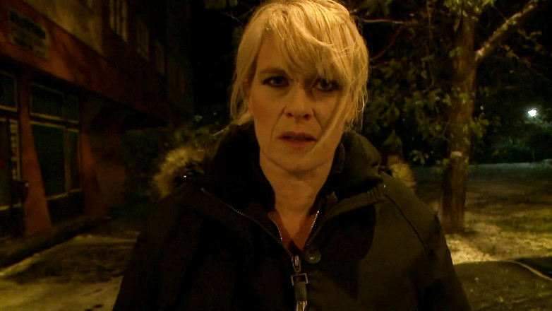 MMV Deutschland Porno: Sexy nadržená blondýnka mu saje ptáka venku v POV