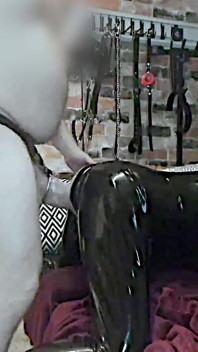 Keseronokan dildo strap-on raksasa