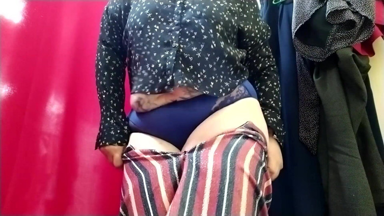 Elena: Pantat cantik MILF seksi kembali ke bilik tukar pasang membeli-belah