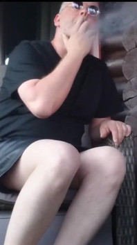 Relajación con un tabaco al aire libre