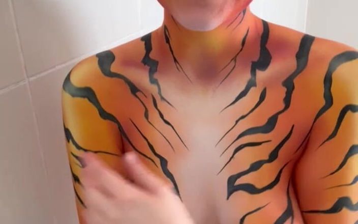 Em Yang: Tiger bodypaint chuveiro solo jogo