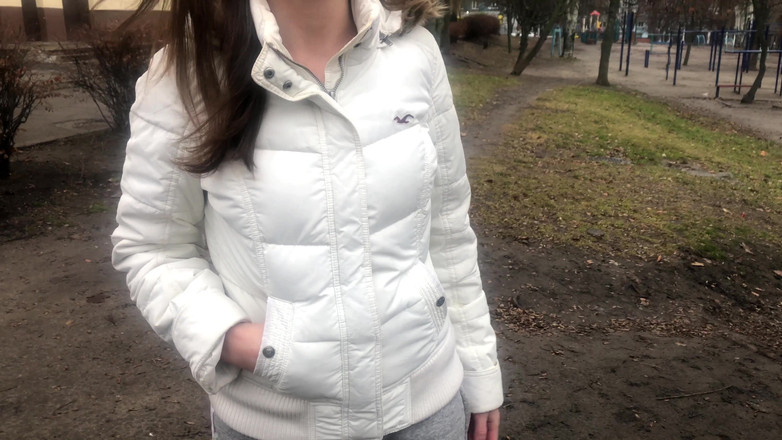 ArinaMills: 陌生人吮吸和性交 + 克林皮。业余