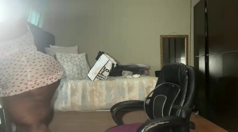 Legendary Booty Overdose: Viens gifler ta bite sur mes seins géants
