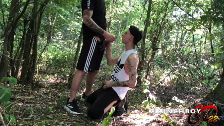 Not really gay but: Jerome James použitý surově parníkem Cedric v cestovním lese