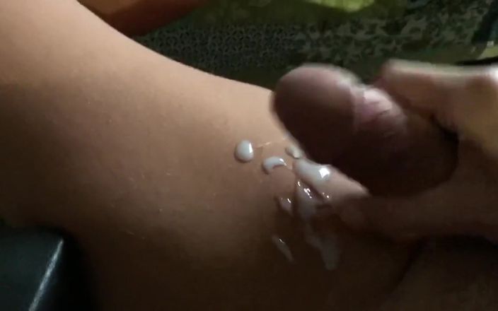 Xmiya: Shooting a Big Creamy Load on My Thigh