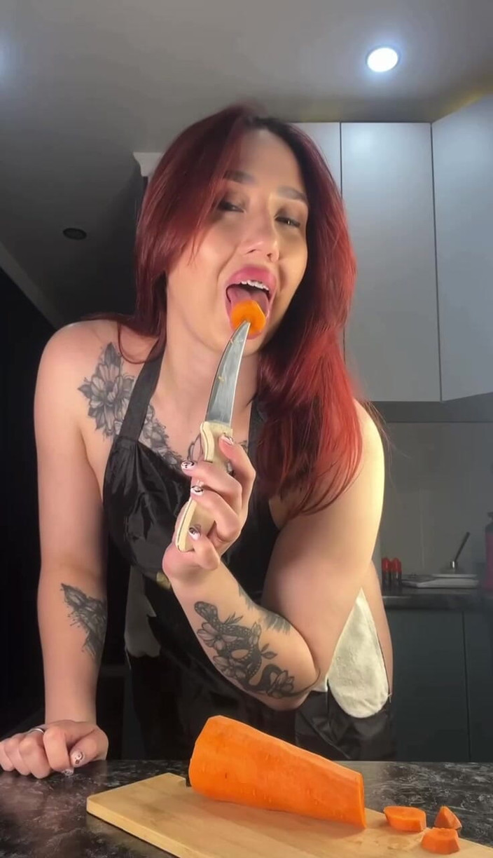 JessLux: Бесплатный! Азиатка готовит! Будешь оценить мое тело