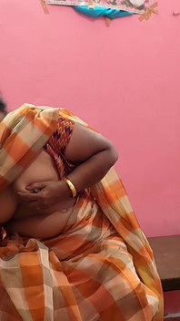 J’ai joué avec les gros seins et la chatte de ma belle-mère et j’ai fait l’amour