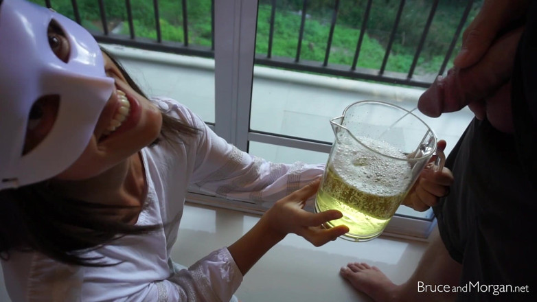 Bruce-and-Morgan: Je bois 850ml de pisse !