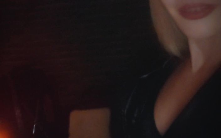 DeesseJulia: Zindanım ve wetlook kıyafetimin hazırlanması - maitresse julia