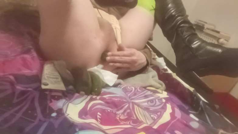 JujuTV: Bitchboyass Macht Es Sich Diesmal Mit Einer Zucchini