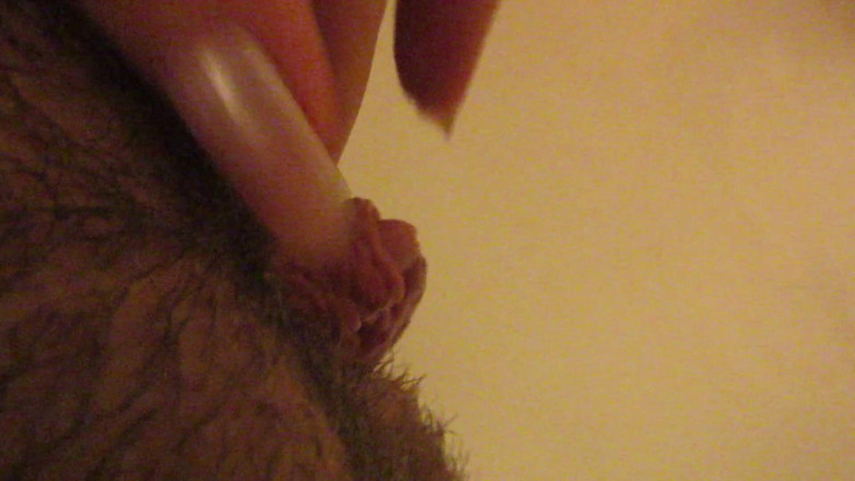Cuteblonde666: Washing my big clit hairy pussy