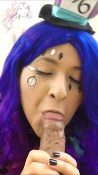 Serviciul oral al lui Mad Hattress