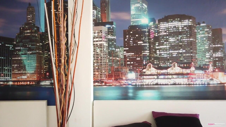 Teen Dreams: Naksu v růžovém topu a jean sukni