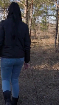Подруга відвела мене в ліс, де вона відсмоктала мене, і я трахнув її