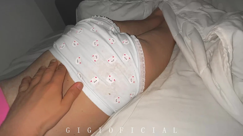 Gigi oficial: Just Cute Teenage 18 Y.o. Girl in Teddy Pants