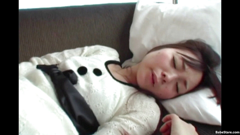 Babe Stare: Teen với cái lồn đầy lông được đút đồ chơi với máy rung trước...