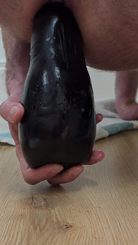 Aubergine gegen meinen engen arsch, so eine gute möglichkeit, es zu ruinieren
