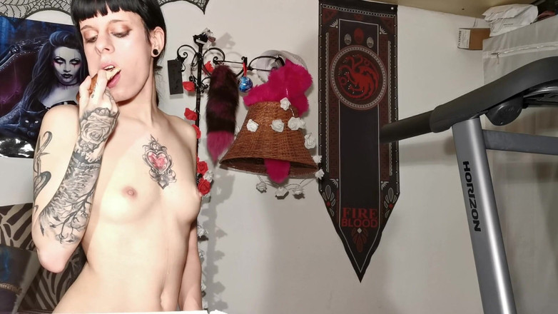 Beth Kinky: 새아빠의 정액을 빨아주는 피자