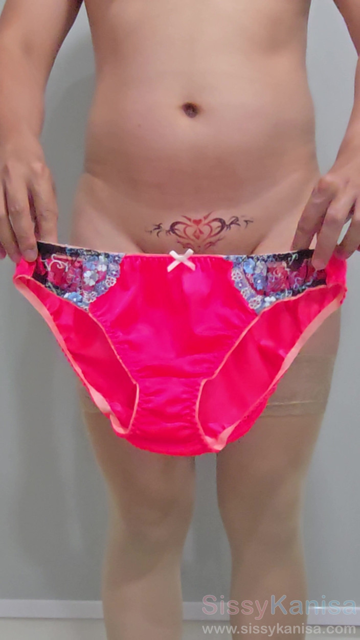 SissyKanisa: Sissy Kanisa's Fitting Room: Experimente nova calcinha, estilo japonês Shocky...