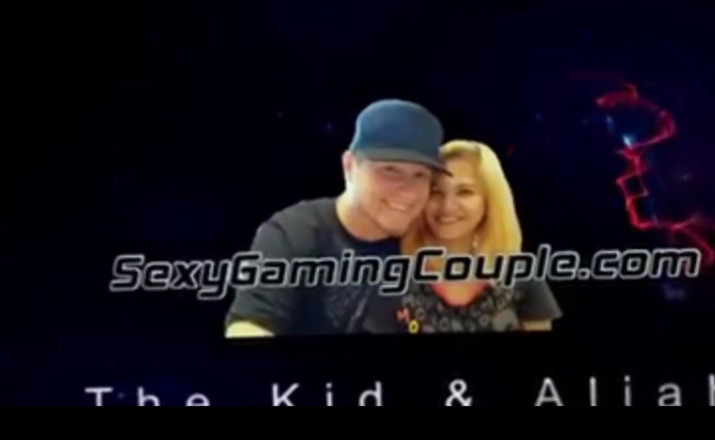 SexyGamingCouple: Pregnant wife peeing on overpass