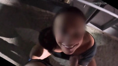 Karen Kiss: 他把我带到高速公路中间，把我的皮毛吃掉了