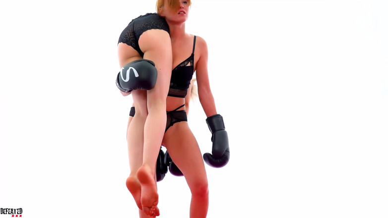 Defeated Sex Fight: Meryl și Lilith - Două fete fierbinți într-o luptă fierbinte și puternică
